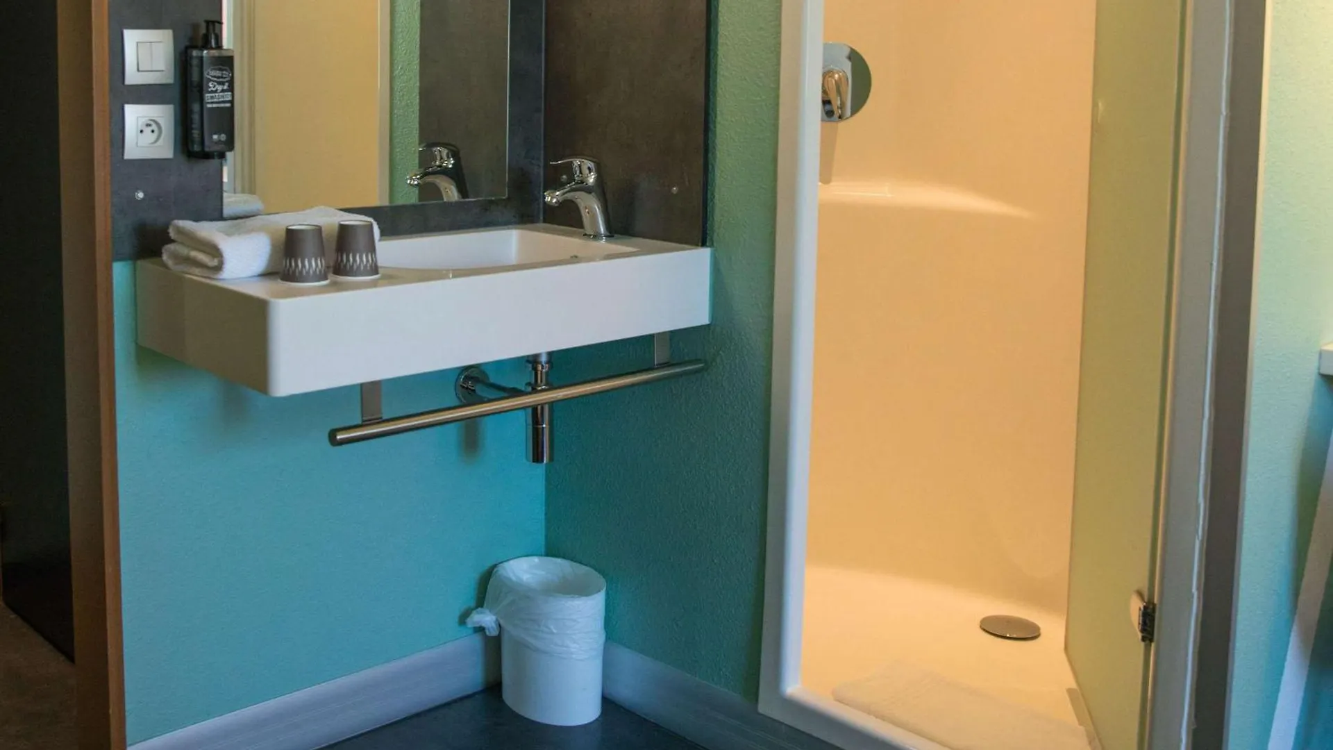 Ibis Budget Archamps Porte De Geneve 호텔